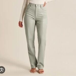 NWT Abercrombie & Fitch Curve Love 90’s Straight Ultra High Rise Vegan Leather